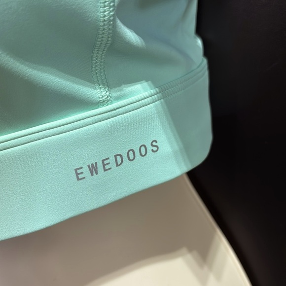 Ewedoos High Impact,crisscross back,adjustable straps,mesh lined,removable cups - Picture 3 of 7